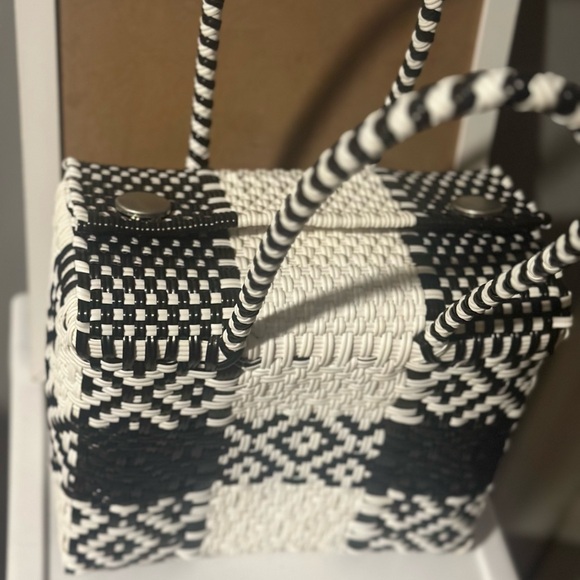 Mexican Plastic Basket/ Lonchera Artesanal - Picture 6 of 6